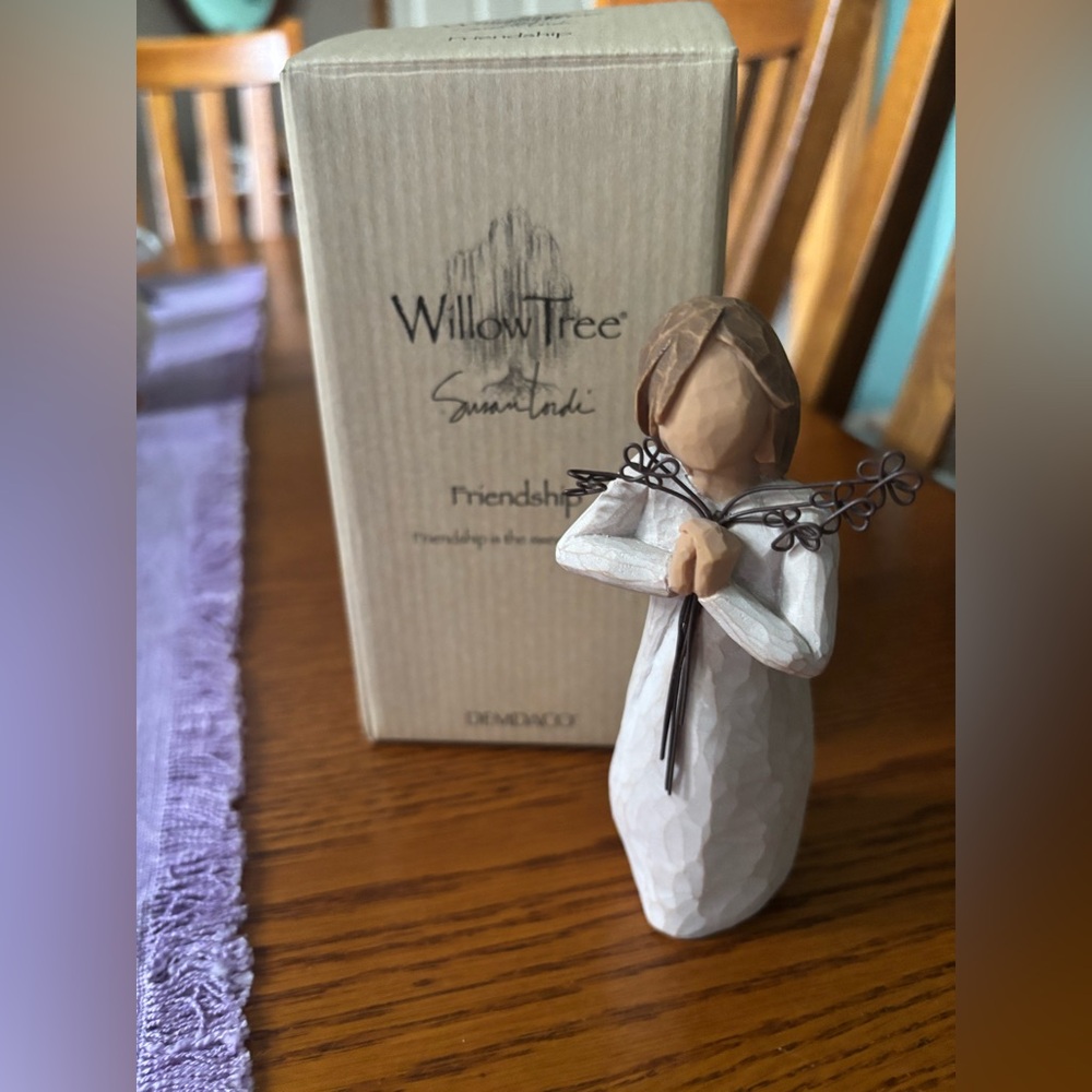 NIB Willow Tree Friendship Figurine - White and Brown